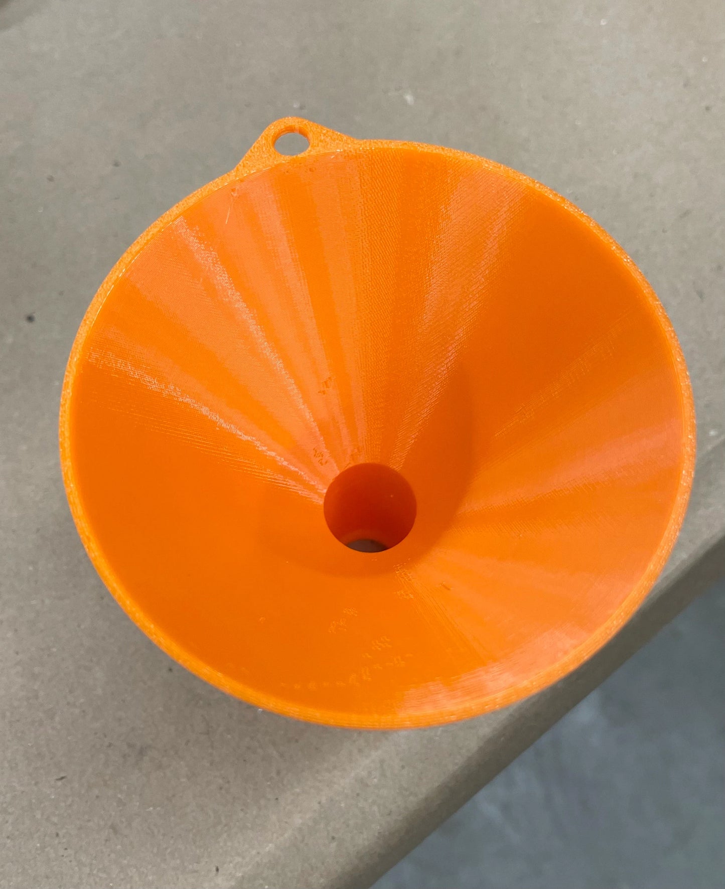 Flexible threaded oil funnel