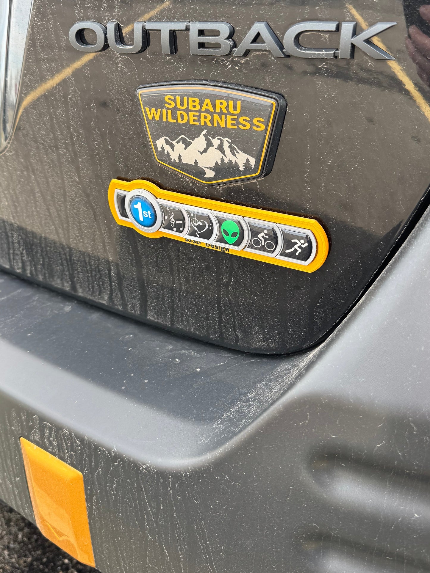 Subaru badge mag caddy