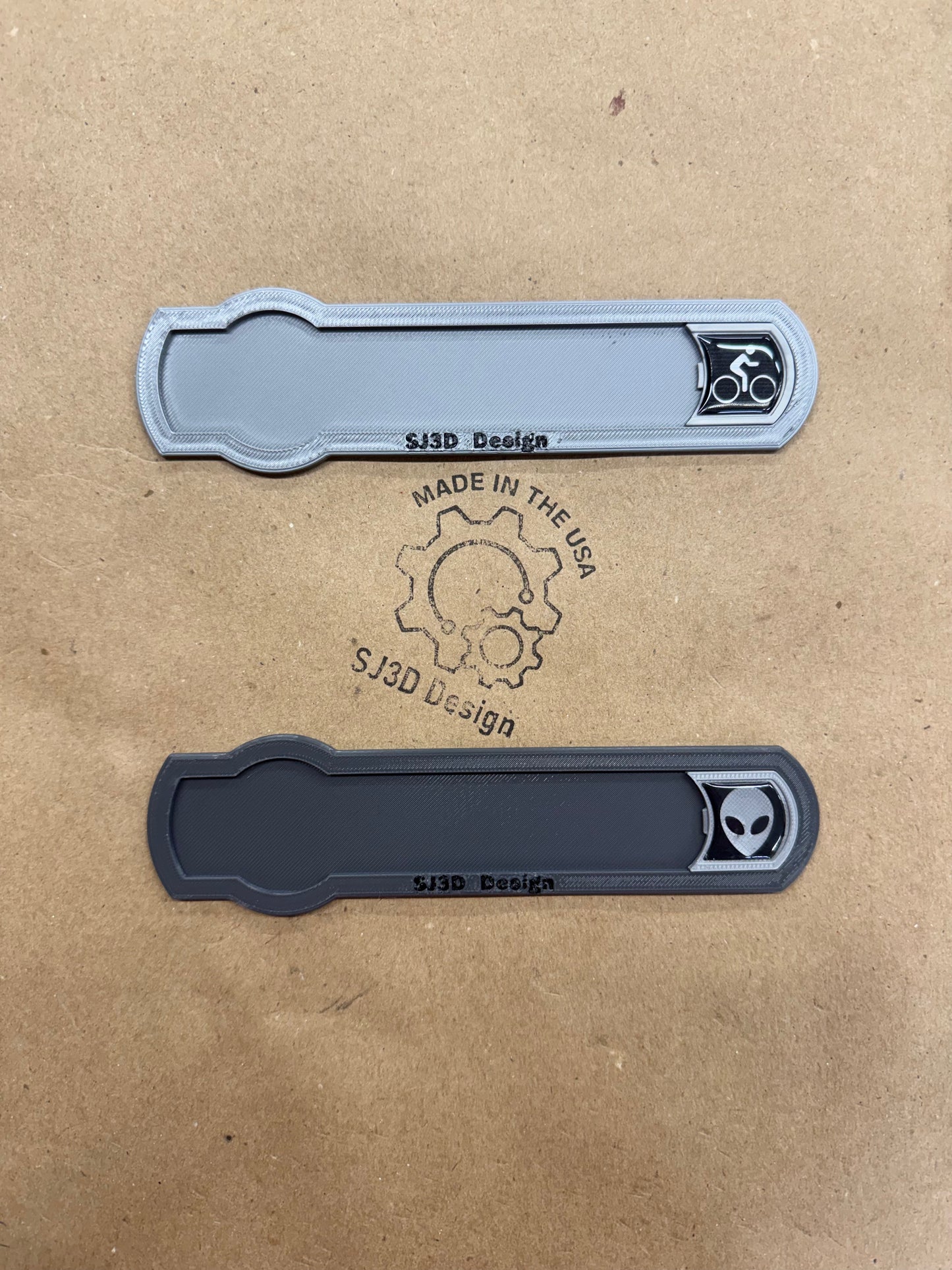 Subaru badge mag caddy